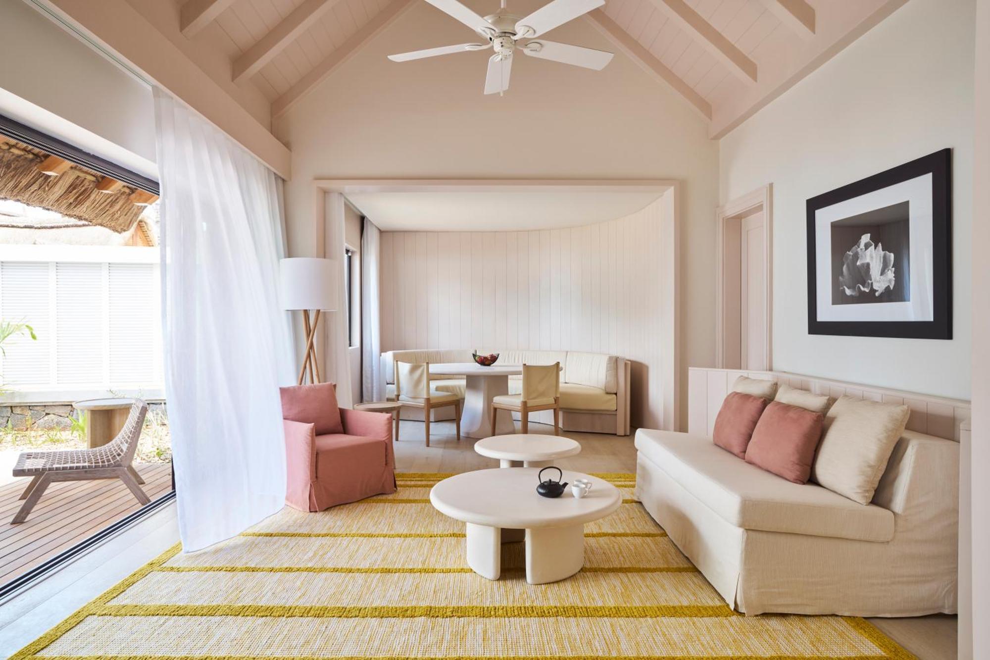 Lux* Belle Mare Resort & Villas Экстерьер фото Interior of a villa