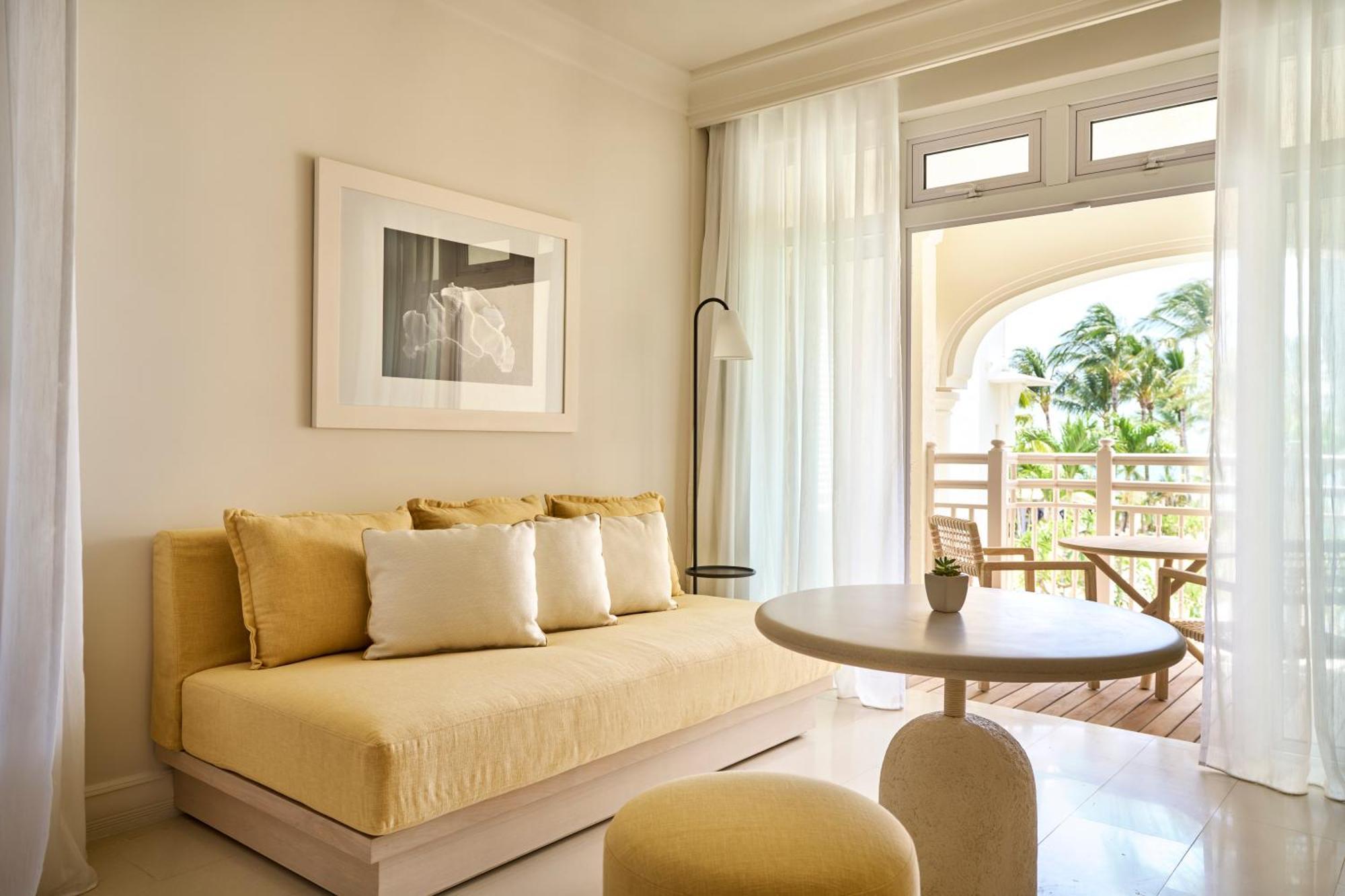 Lux* Belle Mare Resort & Villas Экстерьер фото A room at the resort