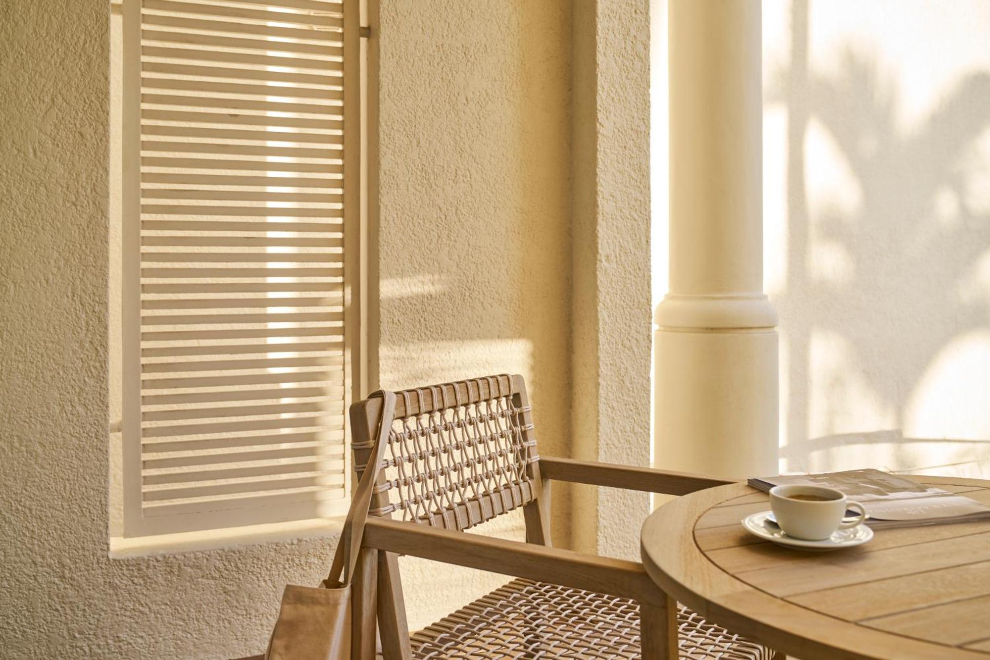 Lux* Belle Mare Resort & Villas Экстерьер фото A louvred window