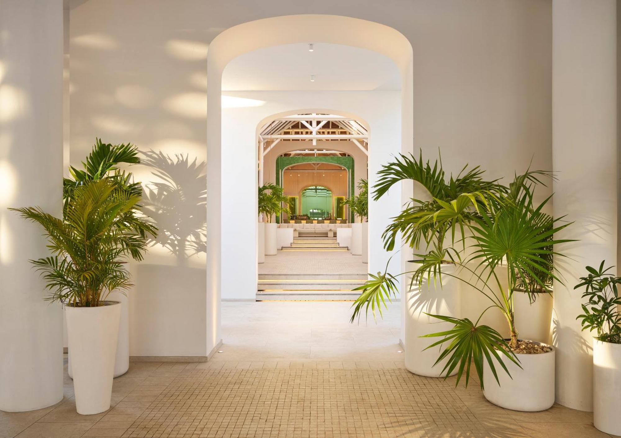 Lux* Belle Mare Resort & Villas Экстерьер фото The interior of the hotel