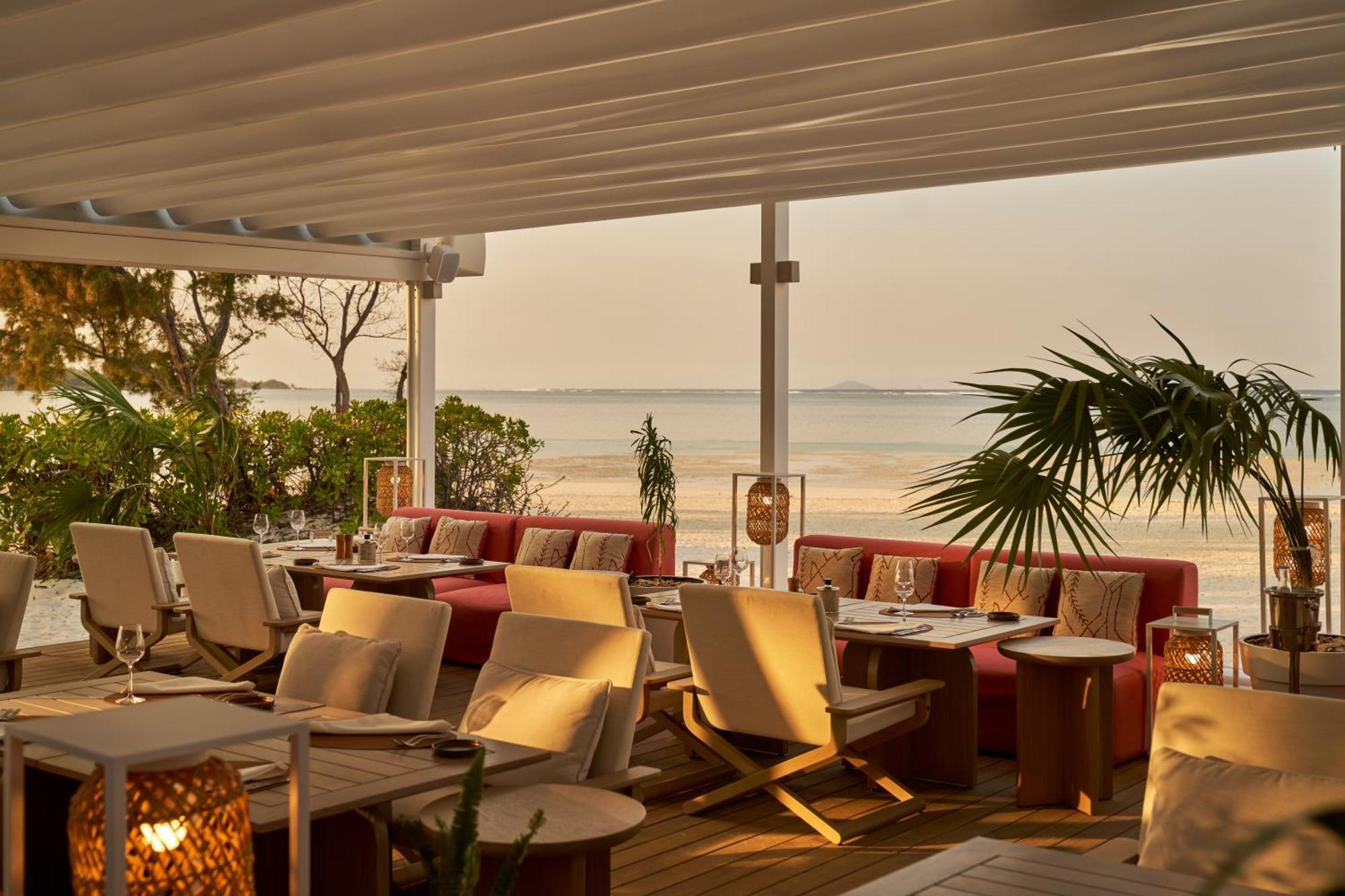 Lux* Belle Mare Resort & Villas Экстерьер фото The Beach Club