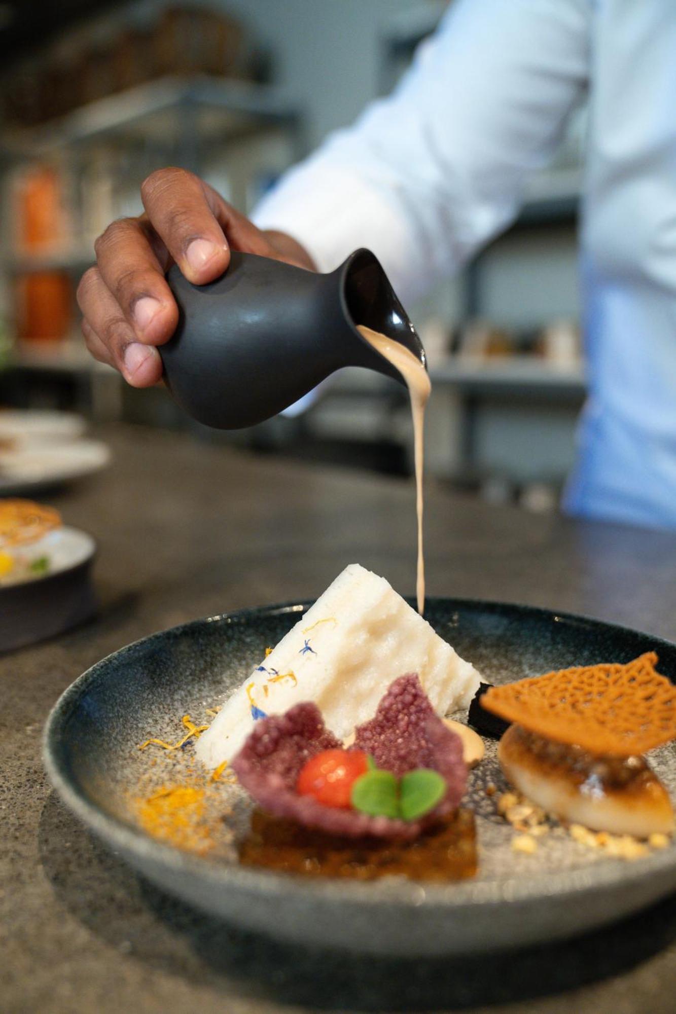Lux* Belle Mare Resort & Villas Экстерьер фото A jug of jus being poured over a dish