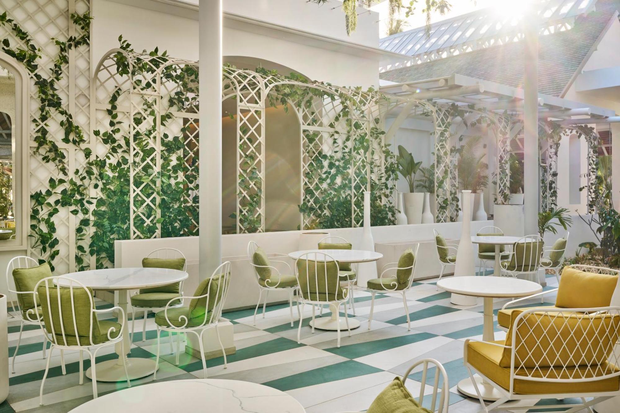 Lux* Belle Mare Resort & Villas Экстерьер фото The interior of the restaurant